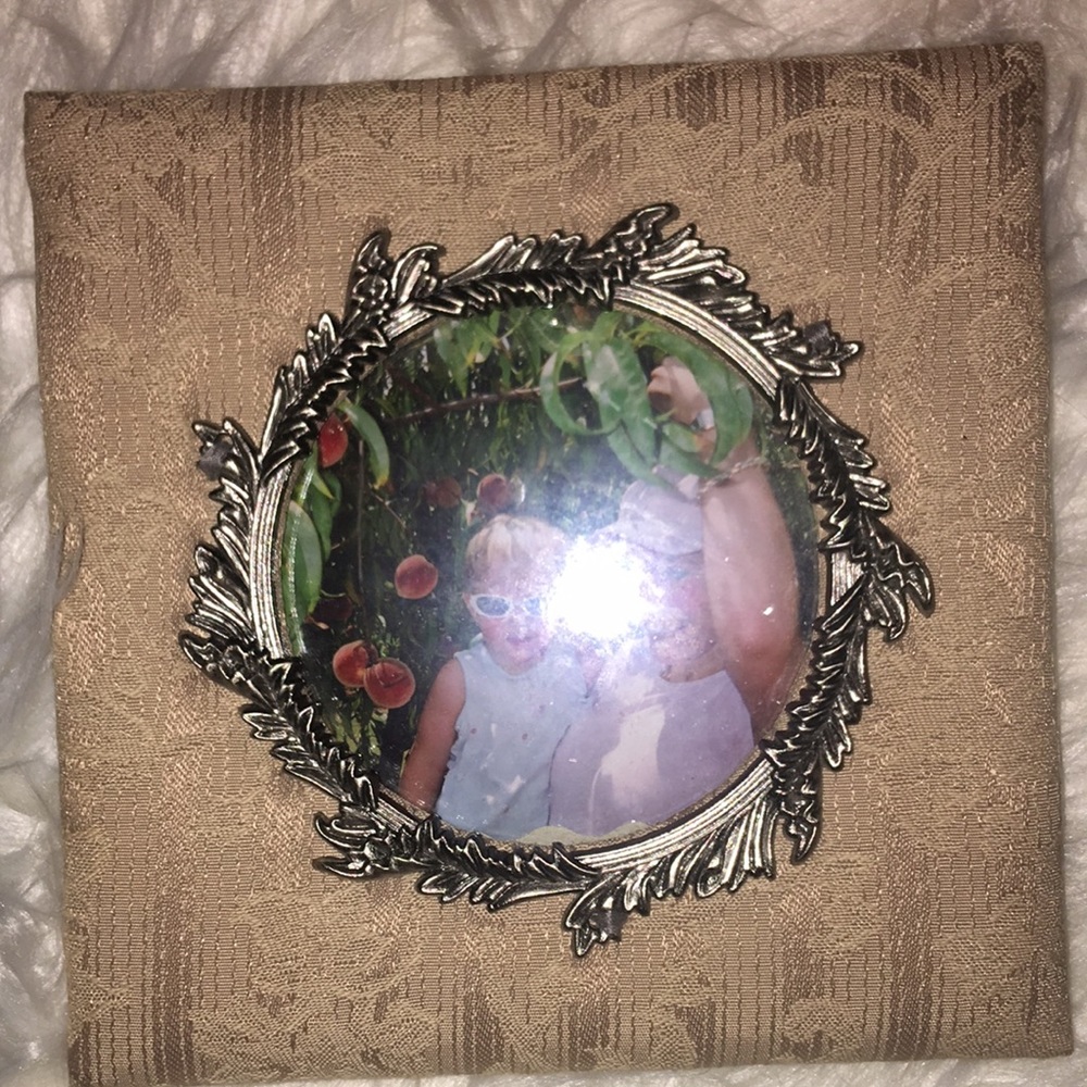 Multiple Accent Picture Frames - Picture 4 of 6